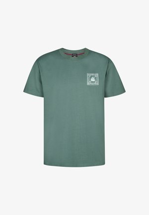 Vihreä lyhythihainen t-paita, jossa pieni valkoinen grafiikka ja teksti vasemmalla rinnalla.