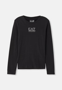 Zwarte langslavige t-shirt van zacht katoen, met een zilveren grafisch logo op de borst en een klassieke ronde hals.