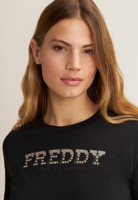Freddy COMFORT FIT CON DETTAGLI PREZIOSI - T-shirt con stampa - nero