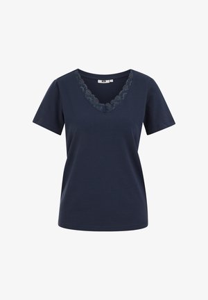 Tumesinise värviga naiste lühikeste varrukatega topp V-kaelusega, millel on laineline pitsääre, valmistatud siledast kangast, silt suurusega väike.