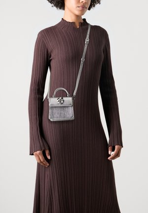 Ted Baker ROSLIE BAG - Bolso de mano - silver