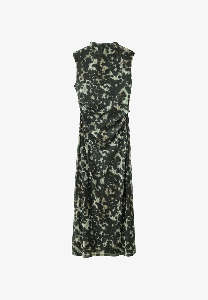 Robe longue sans manches avec col montant, présentant un motif abstrait tacheté noir et gris sur un tissu léger.