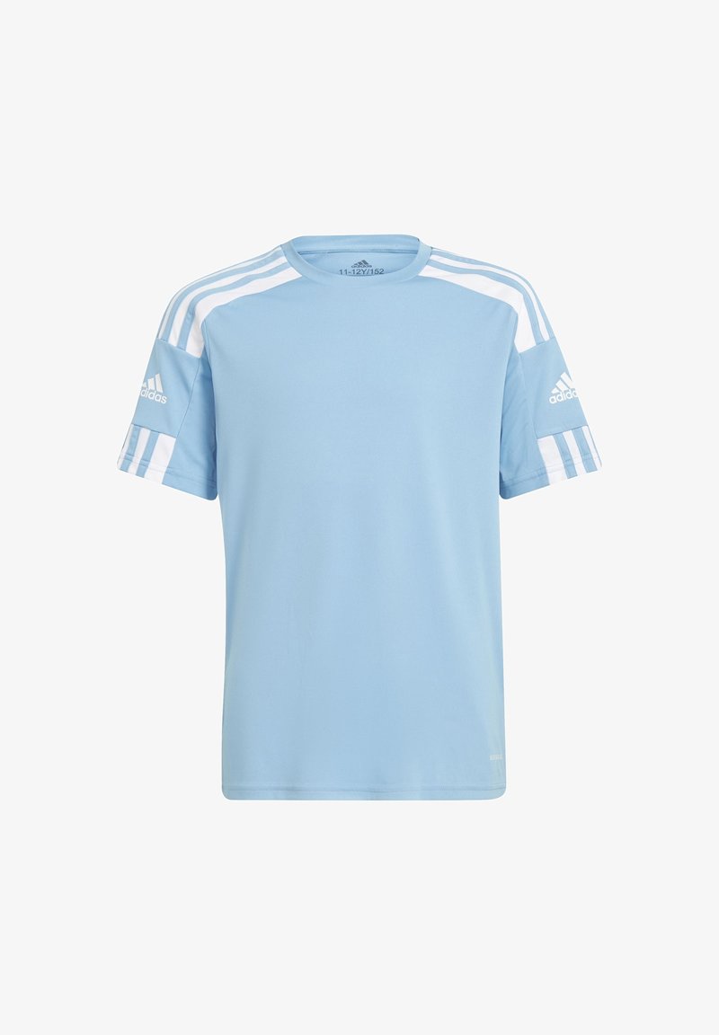 Camiseta deportiva azul claro de tela lisa, con detalles de rayas blancas en los hombros y marca en la manga izquierda.