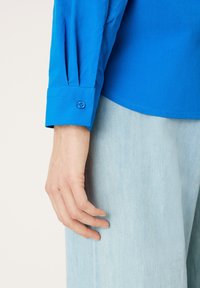 s.Oliver LOOSE FIT - Overhemdblouse - royalblau