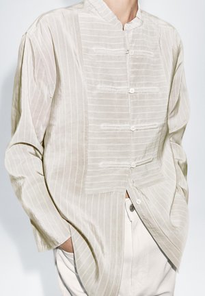 Massimo Dutti STRIPED OVERSIZE GARMENT WITH STAND COLLAR - Hemdbluse - white