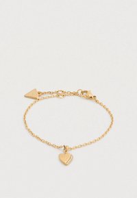 Βραχιόλι αλυσίδα σε χρυσαφένιο τόνο με κρεμαστό γλυπτό καρδιά με κρυσταλλική λεπτομέρεια. Η αλυσίδα αποτελείται από διασυνδεδεμένους οβάλ κρίκους. Κούμπωμα γάντζου.