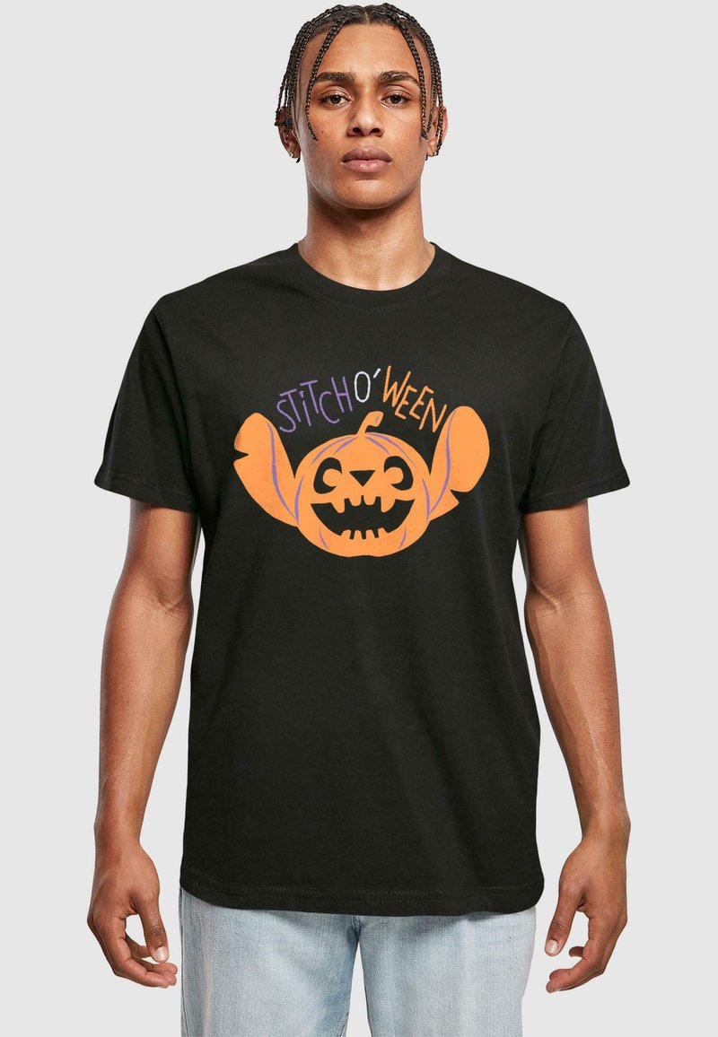 Čierne bavlnené tričko s farebnou grafikou "Stitch-o-Ween" zobraziacou tekvicu s hravou tvárou a veľkými ušami.