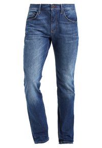 Jeans de mezclilla azul oscuro con un corte ajustado, que presentan un diseño desgastado, cinco bolsillos y costuras en contraste. Cierre de botón y presillas para cinturón incluidos.