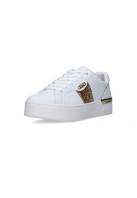 Sneaker bianche con accenti dorati glitterati, punta rotonda, suola piatta, e design con lacci caratterizzato da un dettaglio metallico laterale.