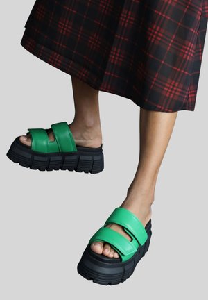 VELARI - Badslippers - green