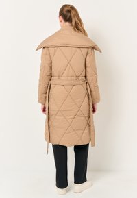 Jimmy Key CUT PUFF - Wintermantel - camel