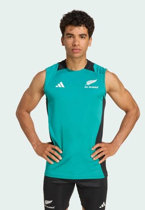 Turkusowa sportowa koszulka bez rękawów z czarnymi akcentami, z logo All Blacks i brandingiem Adidas, wykonana z lekkiego, oddychającego materiału.