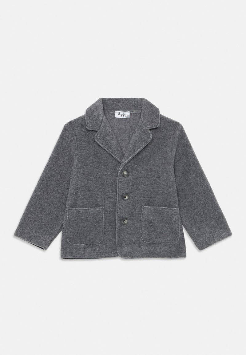 Grå ullblandingsjakke med sjalkrage, fire knapper og to frontlommer. Myk tekstur og skreddersydd design.