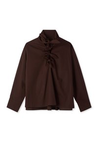 Camicia marrone in cotone a maniche lunghe con colletto alla coreana e dettaglio con fiocco sul davanti. Vestibilità ampia con orlo curvo e silhouette strutturata.