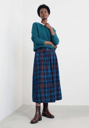 - Sweter