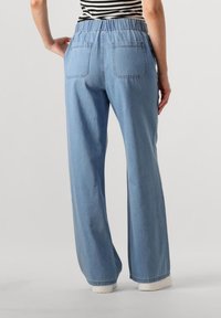 Minus WIJDE BORA MID WAIST - Zvonové džínsy - light denim