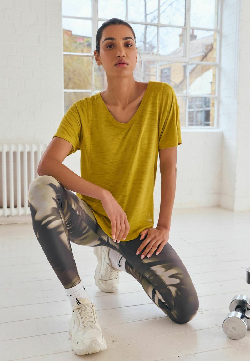 Next Basic póló - yellow