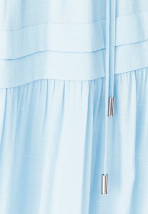 ST MRLO, ROANNAH - Galajurk - pale blue