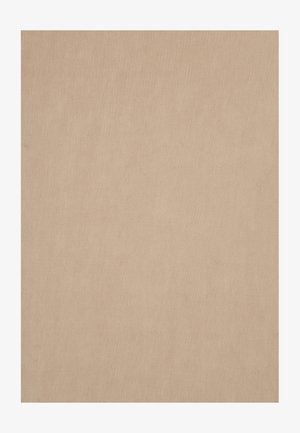 Beige katoen stof met een gestructureerd, geribbeld patroon. Het oppervlak is glad, gelijkmatig, met subtiele variaties in toon. Ideaal voor veelzijdige toepassingen.