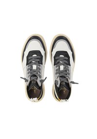 Sneakers caratterizzati da una combinazione di materiali bianchi, neri e grigi. Punta rotonda, suola testurizzata e chiusura con lacci con accenti a contrasto.