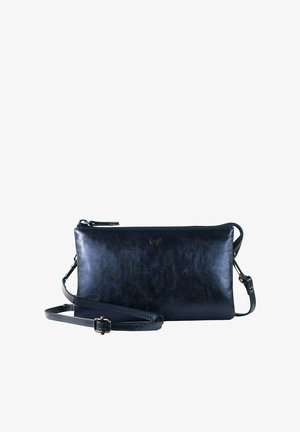 Borsa a pochette in pelle nera con una texture liscia e lucida. Presenta una tracolla removibile e un logo discreto. Chiusura con zip nella parte superiore.