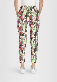 Bukser med blomsterprint i stærke farver som pink, grøn og orange. Fremstillet af letvægtsstof med en tætsiddende pasform og lommer.