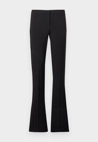 Μαύρο παντελόνι καμπάνα με λεία υφή, διαθέτει εφαρμοστό ζωνάκι στη μέση και χωρίς εμφανείς τσέπες ή διακοσμητικά.