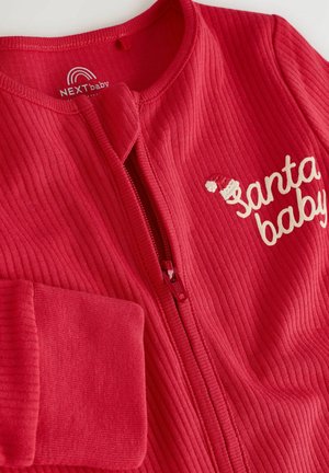 Červený ribovaný detský overal s predným zipsom, so výšivkou "santa baby" a malým dizajnom Santa klobúka.
