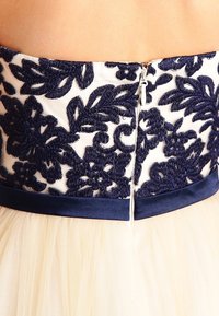 Chi Chi London Petite Cocktailklänning - multi-coloured