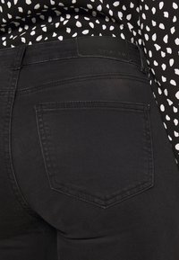 Noisy May NMLUCY  - Ļoti pieguloši džinsi - black denim