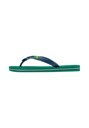 Infradito verde e blu navy, con una fascetta testurizzata e un accento a bandiera. La suola presenta un design a più strati con strisce in contrasto.