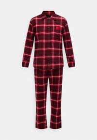 Σετ πιτζάμες από φανέλα με κόκκινο και μαύρο καρό, με μακρυμάνικο πουκάμισο και παντελόνι, διακοσμημένο με γιακά με κουμπιά και λογότυπο στο στήθος.