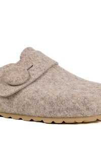 Chausson en feutre de couleur beige clair avec un col incurvé et un accent de bouton. Dispose d'une surface texturée et d'une semelle en caoutchouc flexible pour le confort.