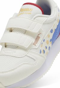 Puma SUMMER CAMP  - Sportcipő - warm white blue skies chamomile