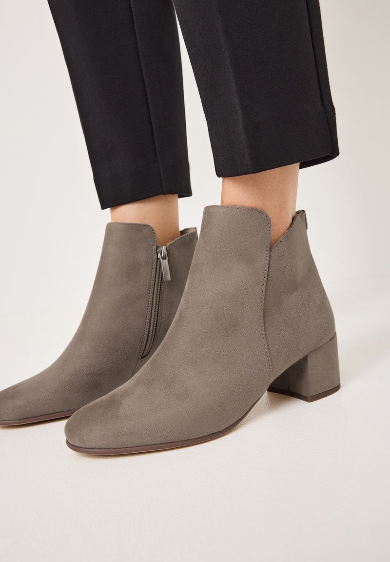 Tamaris Tronchetti - grey