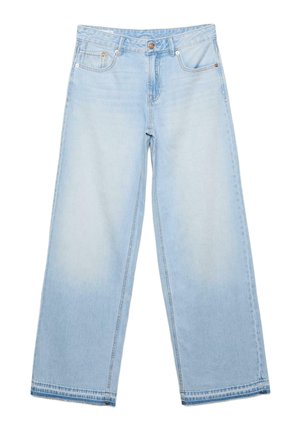 Svetlomodré široké džínsy s prednými vreckami, pútkami na opasok a zapínaním na gombík, zobrazené na bielom podklade.