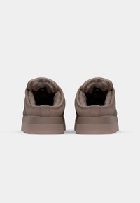adidas Originals CAMPUS 00S WTR - Sporta apavi - earth strata/trace brown