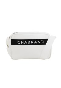Borsa a tracolla bianca realizzata in materiale liscio, con una fascia nera riportante il testo "CHABRAND", chiusura con zip e tracolla regolabile.