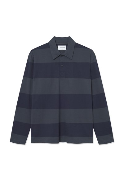 Polo shirt met lange mouwen, voorzien van donkerblauwe en grijze horizontale strepen, knoopkraag en zacht katoenmateriaal. Heeft een rechte zoom.