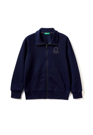 Marineblaue Jacke mit Reißverschluss, Stehkragen, Fronttaschen, gerippten Bündchen und Saum sowie einem dezenten gestickten Logo auf der linken Brust.