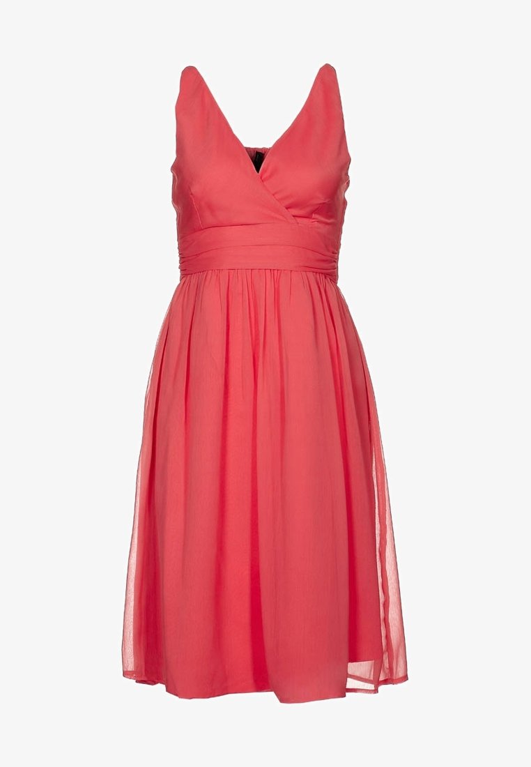 Robe midi rose corail sans manches avec corsage croisé à encolure en V, taille cintrée et jupe fluide froncée.