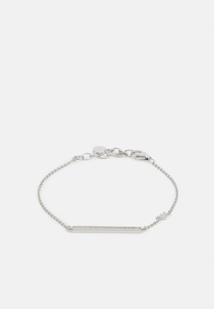 Bracciale in argento con una barra rettangolare decorata con cristalli, unita da elementi circolari, creando un design delicato e minimalista.