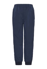 Mörkblå byxor med elastiskt midjeband, avsmalnande slut och sidofickor, tillverkade av ett lätt, slätt tyg. Inga synliga mönster.