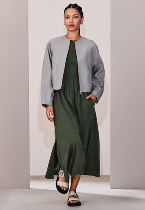 Next, REGULAR FIT - SHORT SLEEVE SHIRRED BODY T-SHIRT MIDI DRESS  . - Jerseyjurk - khaki green