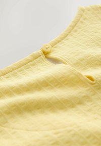 No seleccionado, yellow