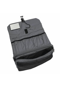 Borsa da toeletta grigia appesa con un compartimento con cerniera, tasca in rete e anelli elasticizzati; dotata di un gancio e uno specchio incorporato.