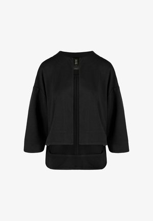 Czarny kardigan z otwartym przodem, szerokimi rękawami 3/4, dwoma przednimi kieszeniami i prostym dołem, pokazany na białym tle.