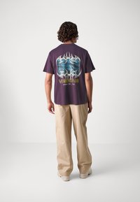 Jack & Jones JCOREFLECT TEE CREW NECK UNISEX - T-shirt print - plum perfect