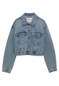 Kort blå denimjacka med två frontfickor, knappstängning och klassisk krage. Har en blekt textur och kontrasterande sömmar.