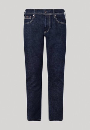 Jeans dritti blu scuro con cuciture gialle, bottone frontale, cerniera e design a cinque tasche su uno sfondo chiaro e semplice.